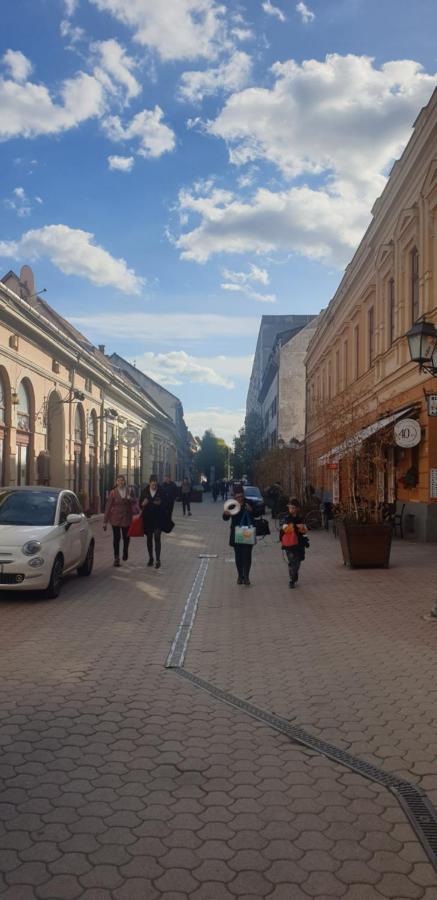 Anna Gyoengye Apartman Debrecen Esterno foto