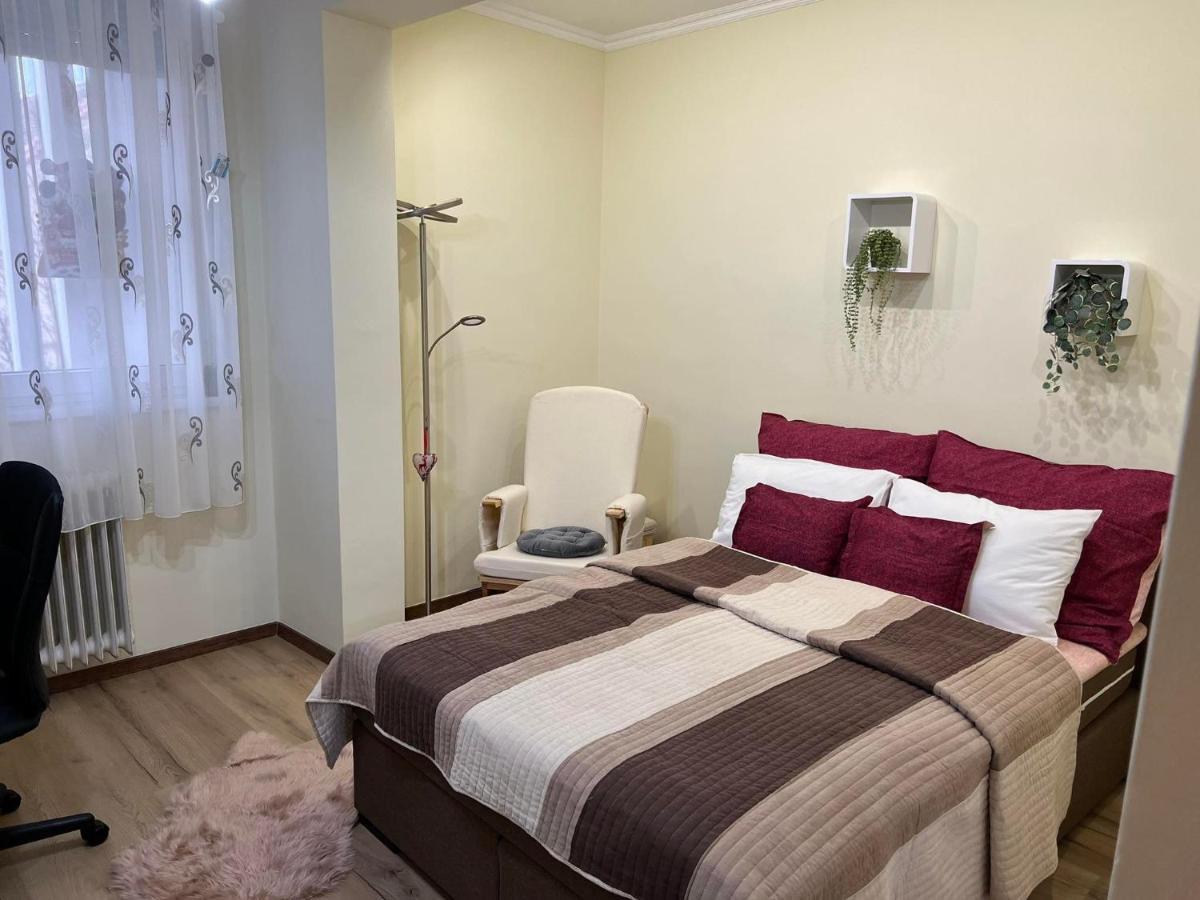 Anna Gyoengye Apartman Debrecen Esterno foto