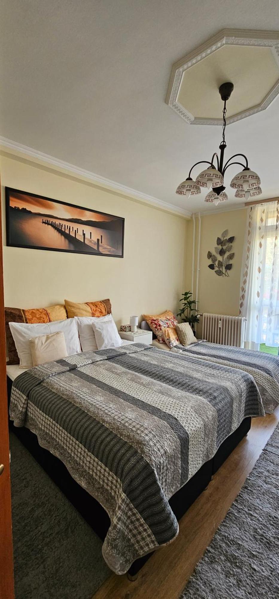 Anna Gyoengye Apartman Debrecen Esterno foto