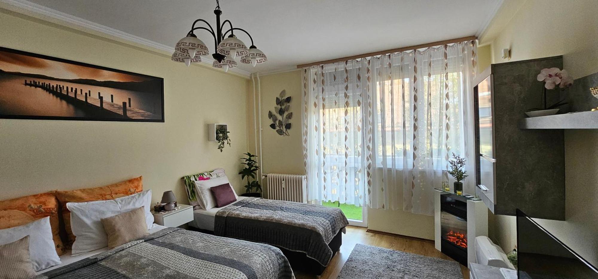 Anna Gyoengye Apartman Debrecen Esterno foto