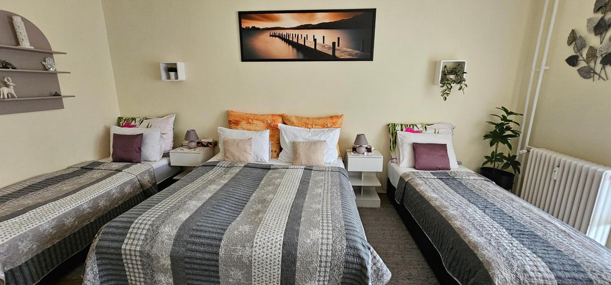 Anna Gyoengye Apartman Debrecen Esterno foto