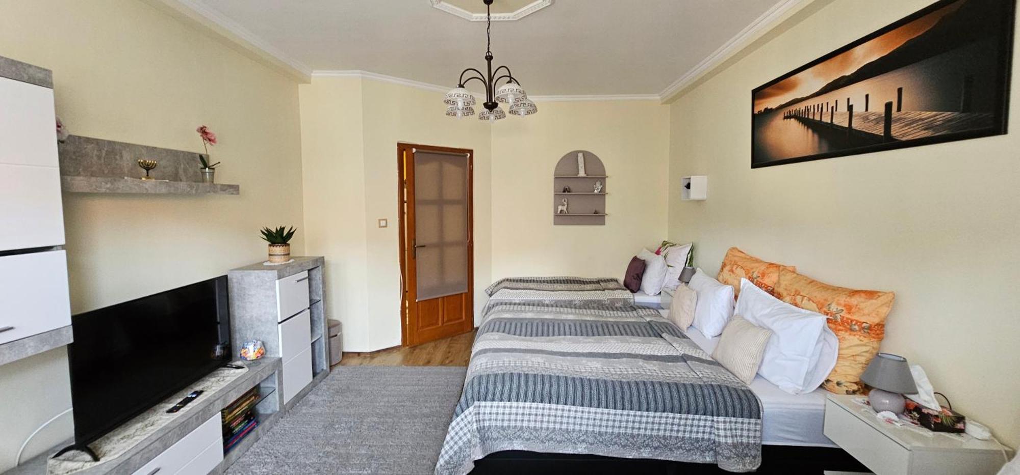 Anna Gyoengye Apartman Debrecen Esterno foto