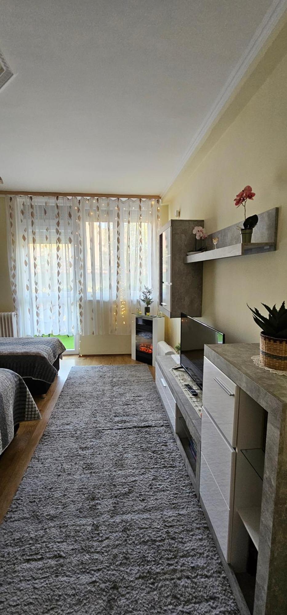 Anna Gyoengye Apartman Debrecen Esterno foto