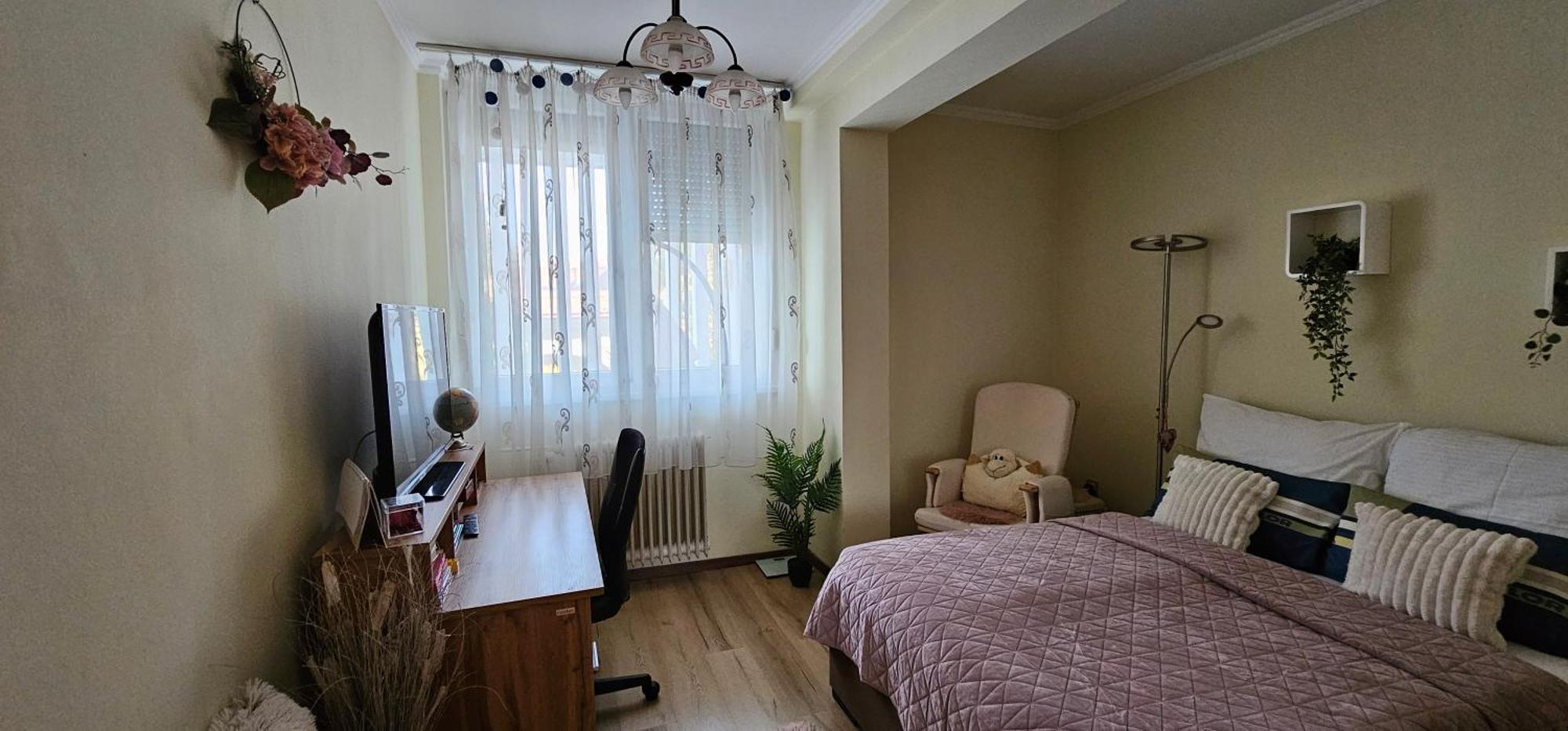 Anna Gyoengye Apartman Debrecen Esterno foto